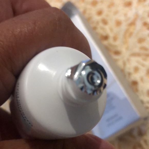 Amore Pacific Treatment Cleansing Foam 1.0 oz travel size - Picture 4 of 4